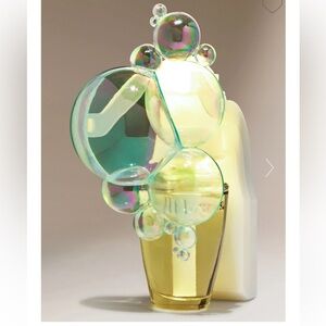 Bath & Body Works Bubbles Wallflowers Scent Control Nightlight Fragrance Plug